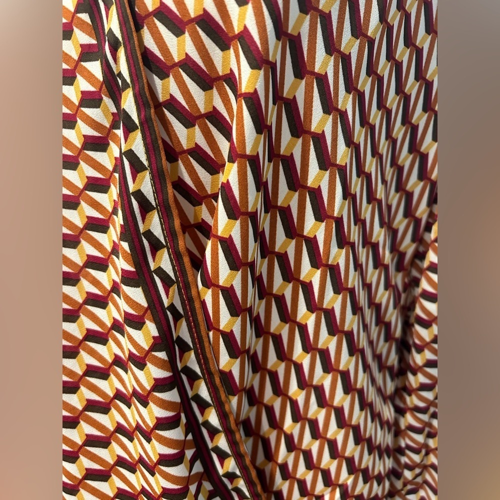 NWOT Max Studio Faux Wrap V Neck Geometric Print Blouse Medium - Picture 3 of 8